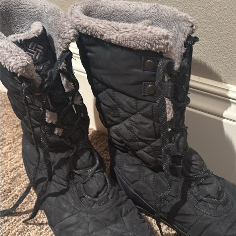 Columbia Women's Black and Gray Quilted Winter Boots
